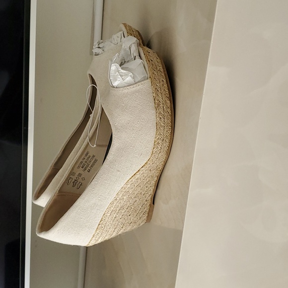 Brand New w/Tag Ardene Canvas Wedge Peep Toe Shoes - Picture 2 of 3